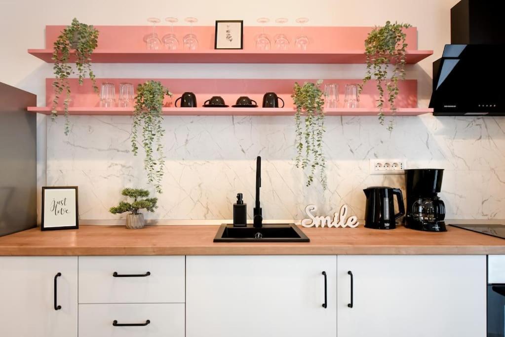 Pink Cloud Apartment Bucureşti Exterior foto